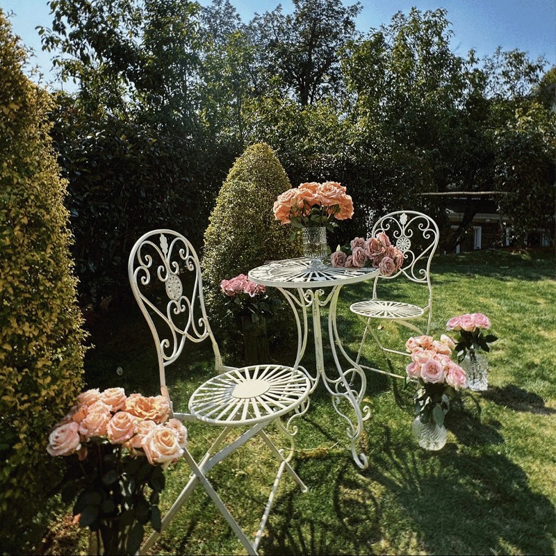 Französische Vintage-Eisen-Tis – Outdoor Furniture Vintage Bewertung und Preis