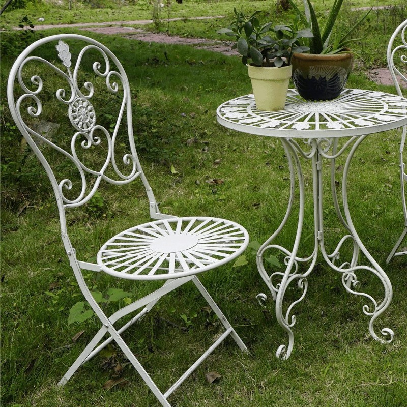 Französische Vintage-Eisen-Tis – Outdoor Furniture Vintage Bewertung und Preis